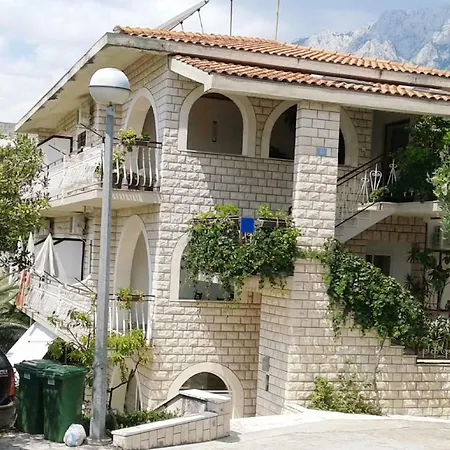 Silvia Apartment *