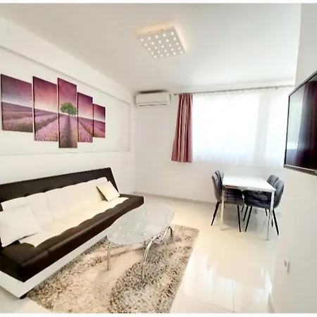 Silvia Apartamento Makarska